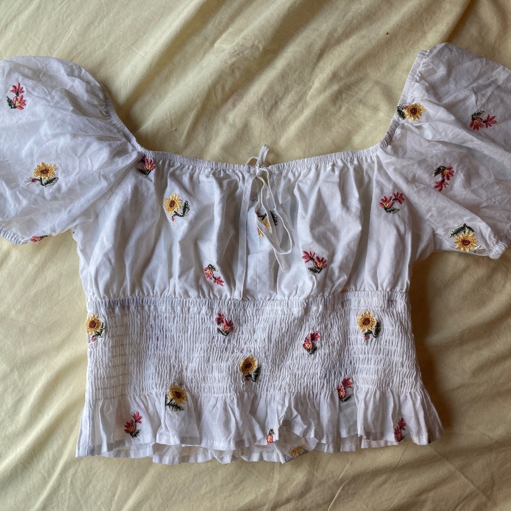 Cropped white flower print top